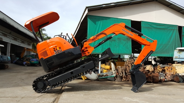 ขาย รถขุด HITACHI รุ่น ZX30 มือสองญี่ปุ่น แทรกเหล็ก สลักบูท เอวแน่น 100\% ทำงานไวดี ทุกระบบ สวยพร้อมใช้งาน มือถือ/LINE ID : 0818753444
