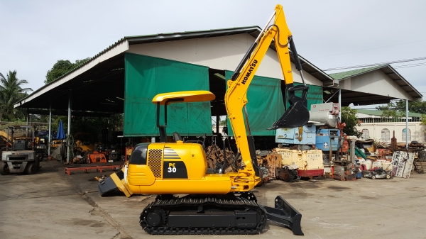 ขาย รถขุด KOMATSU รุ่น PC30-7- มือสองญี่ปุ่น แทรกเหล็ก สลักบูท เอวแน่น 100\% ทำงานไวดี ทุกระบบ สวยพร้อมใช้งาน มือถือ/LINE ID : 0818753444