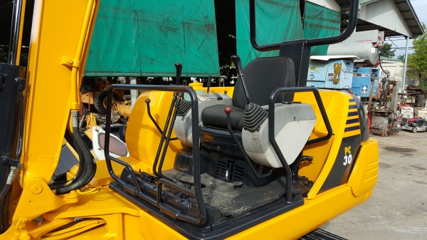 ขาย รถขุด KOMATSU รุ่น PC30-7- มือสองญี่ปุ่น แทรกเหล็ก สลักบูท เอวแน่น 100\% ทำงานไวดี ทุกระบบ สวยพร้อมใช้งาน มือถือ/LINE ID : 0818753444