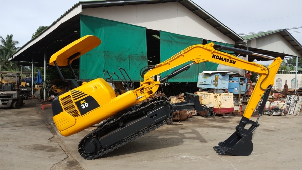 ขาย รถขุด KOMATSU รุ่น PC30-7- มือสองญี่ปุ่น แทรกเหล็ก สลักบูท เอวแน่น 100\% ทำงานไวดี ทุกระบบ สวยพร้อมใช้งาน มือถือ/LINE ID : 0818753444