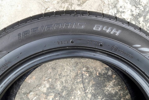 ยางรถยนต์มือสอง DUNLOP รุ่น ENASAVE EC300. 185 60R15สัปดาห์ที่19ปี2016 ลงพื้นจริงปลายปี2016 สภาพสวยมากๆดอกเยอะมากๆ90\%คุ้มสุดๆใช้อีกยาวๆไม่แพง