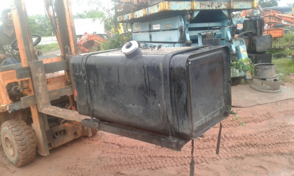 ส่งถังน้ำมัน เก่านอก สำหรับรถบรรทุก หกล้อ สิบล้อ เทลเลอร์ ไปบางบัวทองครับ ขอบคุณครับ