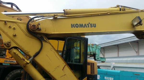 ขายแบคโฮ Komatsu PC60-7  รถปี 1995 ชั่วโมงทำงาน 6,819 ชั่วโมง ปีใหม่ๆราคาสวยๆ โทร 061-4194021 พรภวิษย์