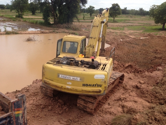 ขายด่วน KOMATSU PC200-6สภาพพร้อมใช้งาน เครื่องปั้มดี ไฟฟ้าตัด รถทำงานดีไม่โหลด เร็วแรง โซ่ช่วงล่างสวย เอวแน่น รถพร้อมทำงาน เอกสารสัญญาซืัอขาย สนใจสอบถาม 093-0764943  088-3223272 k ตั้ม