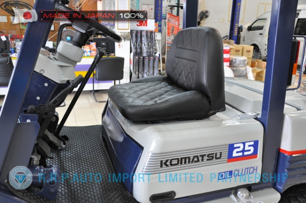 ขายรถโฟล์คลิฟท์มือสอง KOMATSU รุ่น FD25-11-440960 นำเข้าจากประเทศญี่ปุ่น 100\% ไม่เคยใช้งานในไทย