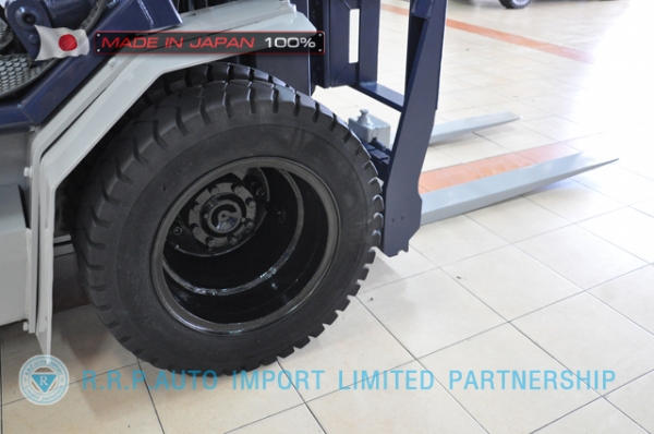 ขายรถโฟล์คลิฟท์มือสอง KOMATSU รุ่น FD25-11-440960 นำเข้าจากประเทศญี่ปุ่น 100\% ไม่เคยใช้งานในไทย