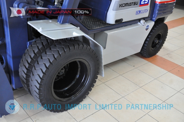 ขายรถโฟล์คลิฟท์มือสอง KOMATSU รุ่น FD25-11-440960 นำเข้าจากประเทศญี่ปุ่น 100\% ไม่เคยใช้งานในไทย