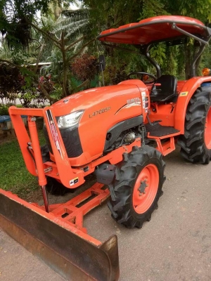 รถไถคูโบต้า  L4708SP (4wd)   รถสวยมากๆ เกรดเอ สีเดิม100\%  แน่นอนใช้งานน้อยมากๆเพียง 470  ชม #เหมือนได้รถใหมเลยค่ะ.