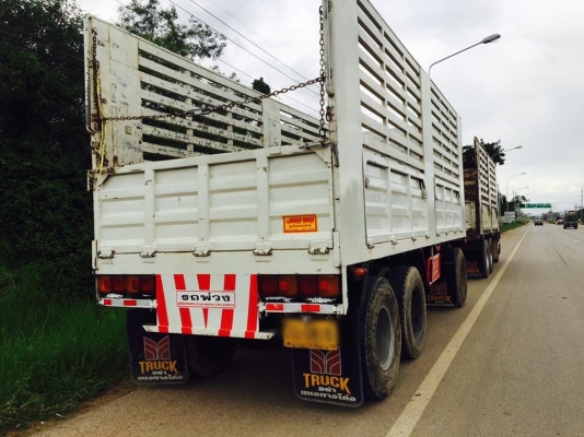 Hino mega 320 แรง ปี 47 ไม่ดัมพ์แม่ลูก 3 เพลา