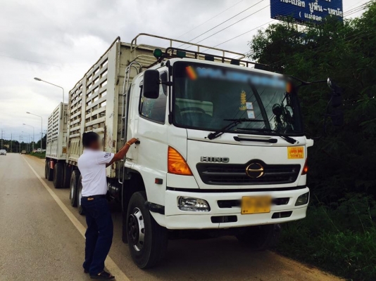 Hino mega 320 แรง ปี 47 ไม่ดัมพ์แม่ลูก 3 เพลา