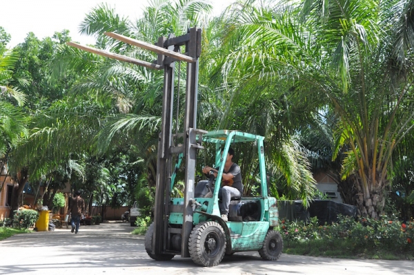 ขายFORKLIFT MITSUBISHI FD20ดีเซล สุดสวย(2ตัน) งายาว สวยเดิมจากญี่ปุ่น ยังไม่เคยใช้ในไทย 165,000เท่านั้น!!