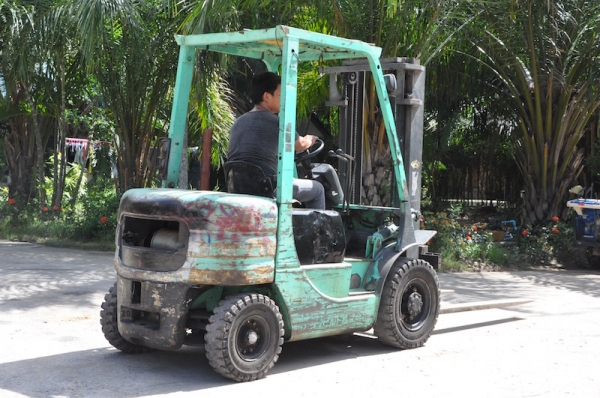 ขายFORKLIFT MITSUBISHI FD20ดีเซล สุดสวย(2ตัน) งายาว สวยเดิมจากญี่ปุ่น ยังไม่เคยใช้ในไทย 165,000เท่านั้น!!