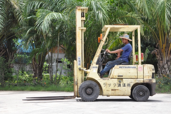 ขายFORKLIFT MITSUBISHI FD15ดีเซล สุดสวย(1.5ตัน) เสาสูง4เมตร สวยเดิมจากญี่ปุ่น ยังไม่เคยใช้ในไทย 168,000เท่านั้น!!
