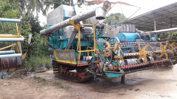 ขาย 285.000บาท รถเกี่ยวข้าว  ช.เจริญการช่าง อุ้ม2.5ตัน ปรับระดับ เครื่องดีปั้มแรง