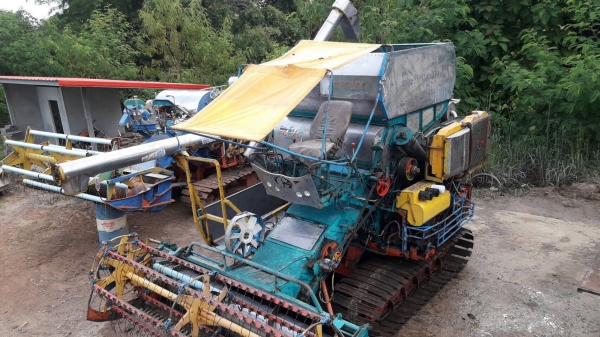 ขาย 285.000บาท รถเกี่ยวข้าว  ช.เจริญการช่าง อุ้ม2.5ตัน ปรับระดับ เครื่องดีปั้มแรง