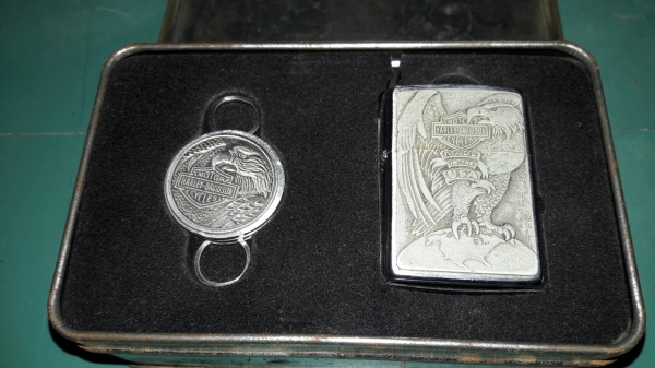ขายไฟเช็ค ZIPPO HARLEY MADE IN USA.มือสองพร้อมพวงกุญแจและกล่อง ขายไฟเช็ค ZIPPO HARLEY MADE IN USA.มือสองพร้อมพวงกุญแจและกล่อง
