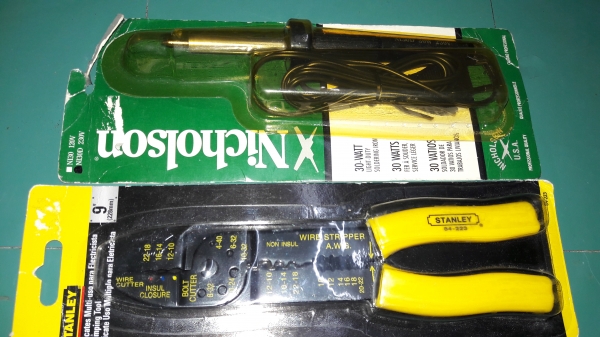 ขายแพ็คคู่คีมย้ำกับหัวแร้งไฟฟ้า220V NICHOSON made in Usa.งานเก่าเก็บ ขายแพ็คคู่คีมย้ำกับหัวแร้งไฟฟ้า220V NICHOSON made in Usa.งานเก่าเก็บ