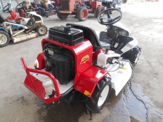 รถตัดหญ้า OREC RM90V 14 แรง พร้อมใช้งาน รถตัดหญ้า OREC RM90V 14 แรง พร้อมใช้งาน