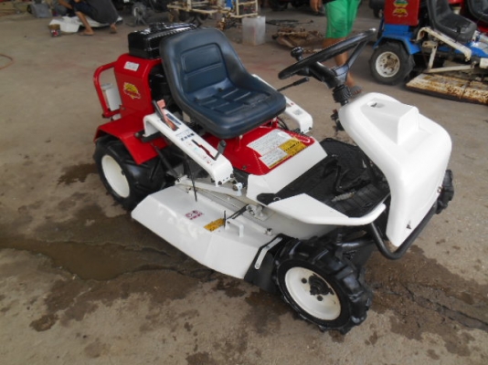 รถตัดหญ้า OREC RM90V 14 แรง พร้อมใช้งาน รถตัดหญ้า OREC RM90V 14 แรง พร้อมใช้งาน