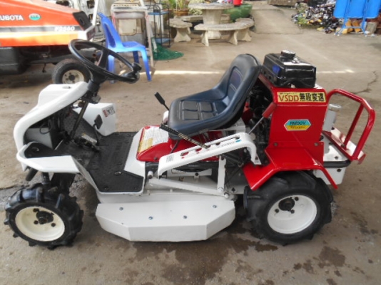 รถตัดหญ้า OREC RM90V 14 แรง พร้อมใช้งาน รถตัดหญ้า OREC RM90V 14 แรง พร้อมใช้งาน