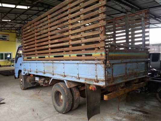 ขายรถ6ล้อ NPR 120แรง ฝาขาว สโลกลาง เฟืองท้ายใหญ่ ราคา390,000 สนใจโทร 090-8588220 093-3258446 www.nar