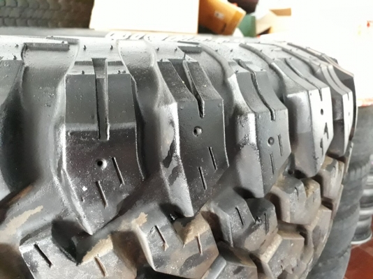 ล้อ jrd ขอบ 15 กว้าง 7.5 นิ้ว offset -5 พร้อมยาง maxxis bighorn mud 32x11.5 ขอบ 15