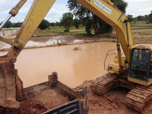 ขาย 575,000 บาท KOMATSU PC200-6 เครื่องเดิม6D95L-Turbo ปั้มแรง โช่หนา เอวแน่น ไฟฟ้าครบ เอกสารชื้อขาย   รถอยู่ จ.บุรีรัมย์ โทร&amp;ไอดีไลน์ 0610710295