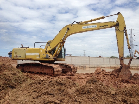ขาย 575,000 บาท KOMATSU PC200-6 เครื่องเดิม6D95L-Turbo ปั้มแรง โช่หนา เอวแน่น ไฟฟ้าครบ เอกสารชื้อขาย   รถอยู่ จ.บุรีรัมย์ โทร&amp;ไอดีไลน์ 0610710295