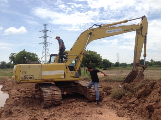 ขาย 575,000 บาท KOMATSU PC200-6 เครื่องเดิม6D95L-Turbo ปั้มแรง โช่หนา เอวแน่น ไฟฟ้าครบ เอกสารชื้อขาย   รถอยู่ จ.บุรีรัมย์ โทร&amp;ไอดีไลน์ 0610710295