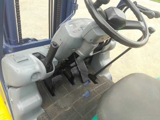 ขายรถยก KOMATSU  FG20-14 เครื่องเบนซิน H20 เกียร์ธรรมดา  ยกได้ 2 ตัน เสาสูง 3 เมตร งาหมุน ติดต่อ 098-7962549