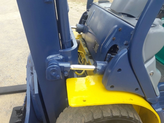 ขายรถยก KOMATSU  FG20-14 เครื่องเบนซิน H20 เกียร์ธรรมดา  ยกได้ 2 ตัน เสาสูง 3 เมตร งาหมุน ติดต่อ 098-7962549