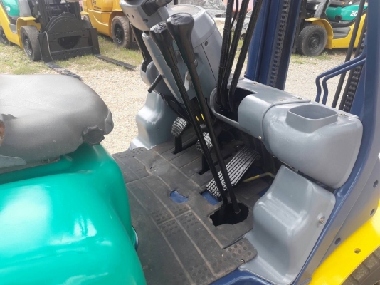 ขายรถยก KOMATSU  FG20-14 เครื่องเบนซิน H20 เกียร์ธรรมดา  ยกได้ 2 ตัน เสาสูง 3 เมตร งาหมุน ติดต่อ 098-7962549