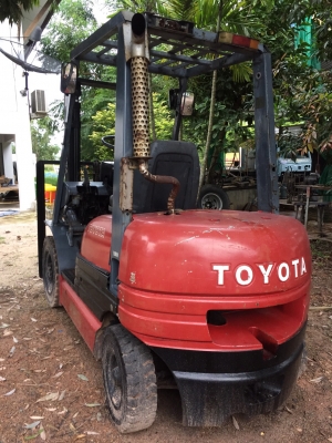 ขายด่วน!!รถโฟร์คลิฟต์ TOYOTA ราคาถูก เจ้าของขายเอง 081-294-9612