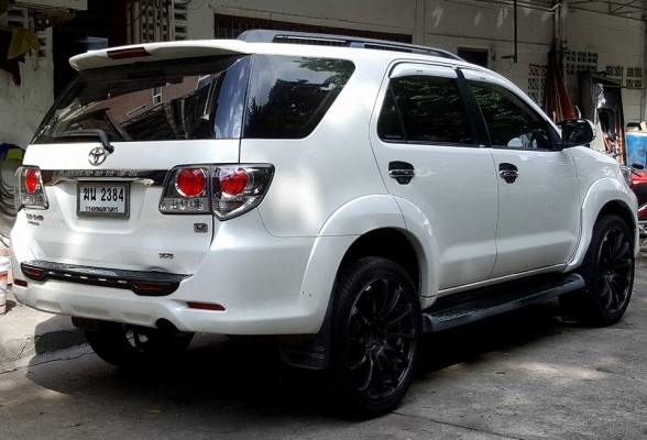TOYOTA FORTUNER 3.0 V ปี12 ขาวมุข 2WD จอDVD กล้องหลัง TOYOTA FORTUNER 3.0 V ปี12 ขาวมุข 2WD จอDVD กล้องหลัง