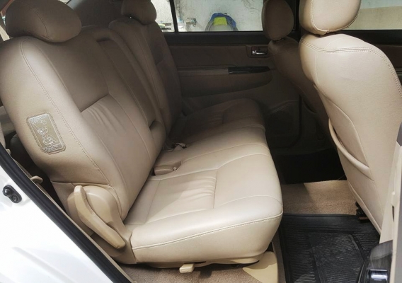 TOYOTA FORTUNER 3.0 V ปี12 ขาวมุข 2WD จอDVD กล้องหลัง