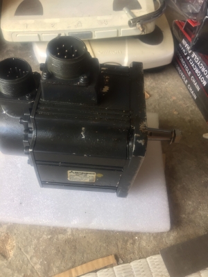 1000 บ. ส่งฟรี083-2000058 LINE ID: line832923 AC SERVO MOTOR ยี่ห้อ MITSUBISHI ขนาดกำลัง 1 KW. (มี 5 ลูก) 1000 บ. ส่งฟรี083-2000058 LINE ID: line832923 AC SERVO MOTOR ยี่ห้อ MITSUBISHI ขนาดกำลัง 1 KW. (มี 5 ลูก)