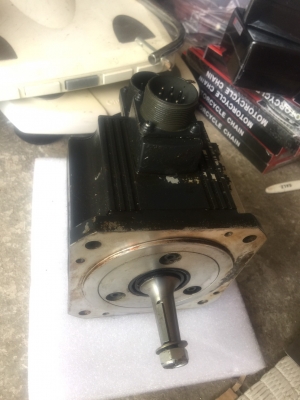 1000 บ. ส่งฟรี083-2000058 LINE ID: line832923 AC SERVO MOTOR ยี่ห้อ MITSUBISHI ขนาดกำลัง 1 KW. (มี 5 ลูก) 1000 บ. ส่งฟรี083-2000058 LINE ID: line832923 AC SERVO MOTOR ยี่ห้อ MITSUBISHI ขนาดกำลัง 1 KW. (มี 5 ลูก)