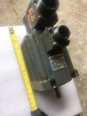 800 บ. ส่งฟรี083-2000058  LINE ID: line832923 AC SERVO MOTOR ยี่ห้อ MITSUBISHI ขนาดกำลัง 200 W. (มี 15 ลูก)