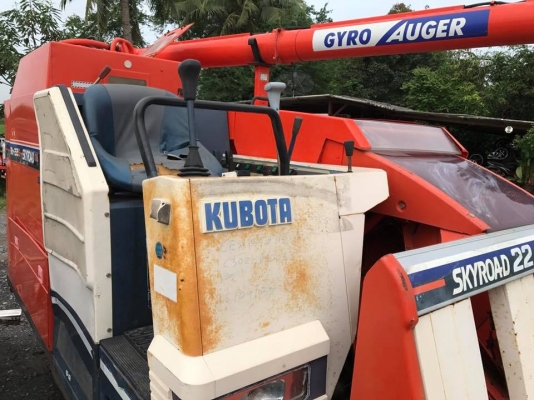รถเกี่ยวข้าว นั่งขับ KUBOTA รุ่น SKYROAD ACE R1-22