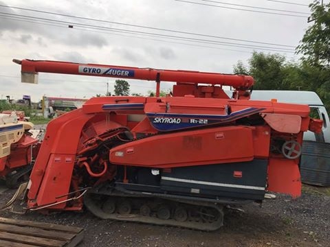 รถเกี่ยวข้าว นั่งขับ KUBOTA รุ่น SKYROAD ACE R1-22