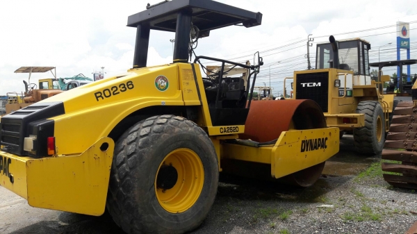 รถบดสั่นเสทือน DYNAPAC CA252D เก่านอก เอกสารแจ้งจำหน่าย