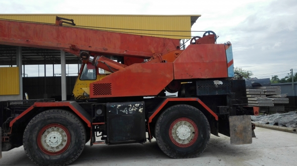 Tadano/  รถเครน 4 ล้อมือสอง/  ยกได้ 20 ตัน สูง 26 เมตร รุ่น M3 เอกสารเล่มทะเบียน