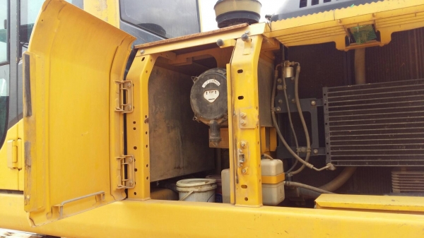 ขายรถแบคโฮ KOMATSU PC200-8 ใช้งาน 11,xxx ชั่วโมง สภาพดีพร้อมใช้งาน