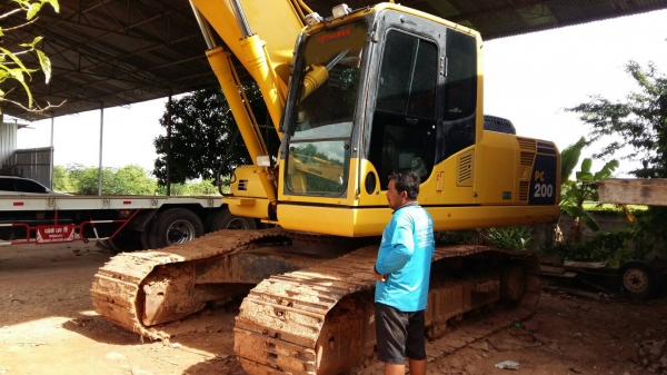 ขายรถแบคโฮ KOMATSU PC200-8 ใช้งาน 11,xxx ชั่วโมง สภาพดีพร้อมใช้งาน