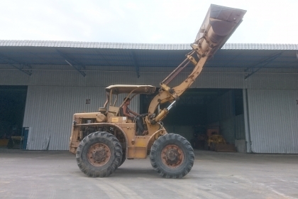 ขายรถตักล้อยาง CAT922 (สภาพดี แขนยาวตักขึ้นสิบล้อได้เลย)