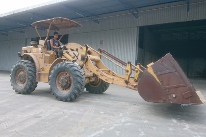 ขายรถตักล้อยาง CAT922 (สภาพดี แขนยาวตักขึ้นสิบล้อได้เลย)