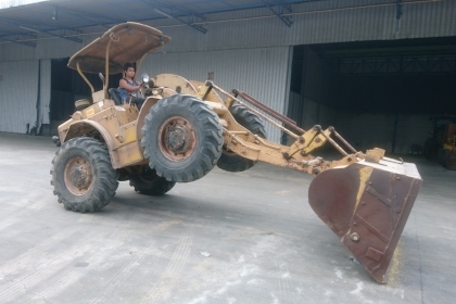 ขายรถตักล้อยาง CAT922 (สภาพดี แขนยาวตักขึ้นสิบล้อได้เลย)