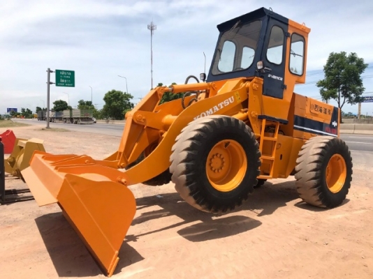 ขายรถตักล้อยาง KOMATSU 510 กรองเดี่ยว รถนอกนำเข้าจากญี่ปุ่น สภาพสวยพร้อมใช้ มีVDOการทำงานครับ