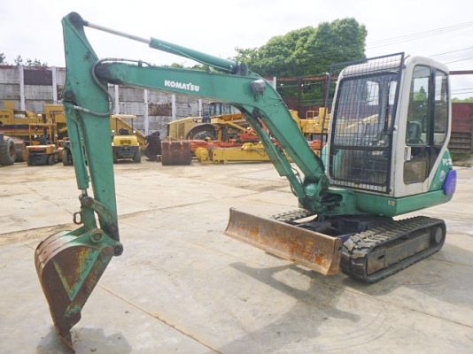 ขายรถแบคโฮ KOMATSU PC30-7E คอลโทรลสั้น รถนอกนำเข้าเองจากญี่ปุ่น สภาพสวยพร้อมใช้งาน ถึงเร็วๆนี้ครับ