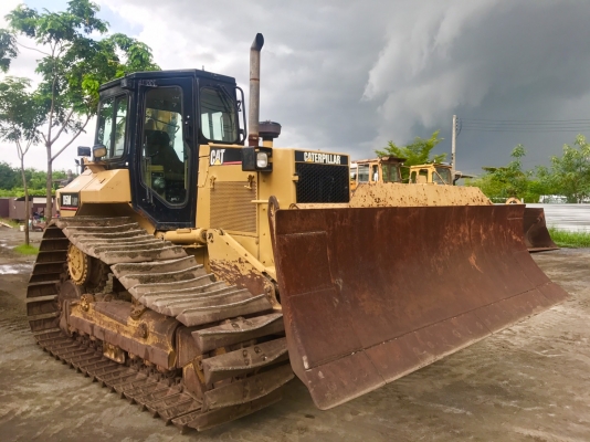 ขายรถดันดิน CATERPILLAR D5M FROM JAPAN สภาพพร้อมใช้งาน  สนใจติดต่อ 063-9316985 ID LINE : 0639316985 ครับ